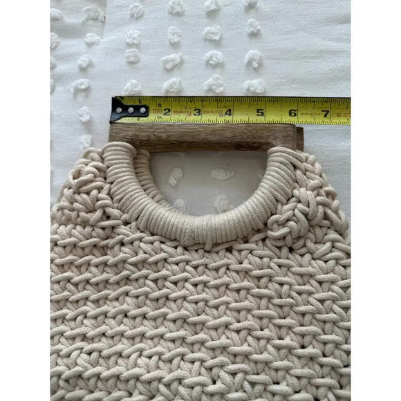 Crochet Macrame Neutral Cream Boho
Handbag Small Purse Wooden Handles - Picture 2 of 6